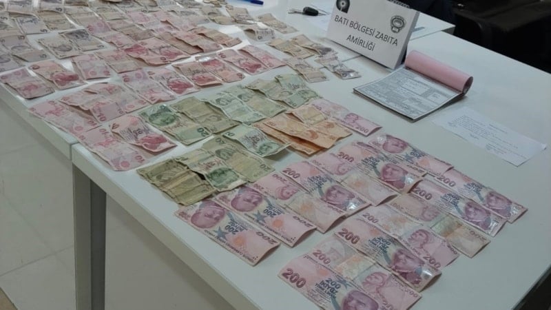 Antalya'da dilenci üstünde 4 bin TL ile yakalandı