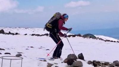 Ağrı Dağı'nın 3 bin 500 rakımında kayak yaptılar