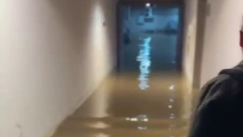 Adana'da sağanak yağış CHP'li belediyeyi de vurdu