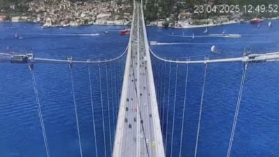 İstanbul'daki deprem 15 Temmuz Şehitler Köprüsü'nün kamerasına yansıdı