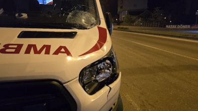 Zonguldak'ta ambulans yayaya çarptı