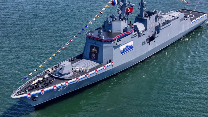 Kuzey Kore'den gövde gösterisi: 5 bin tonluk yeni savaş gemisi