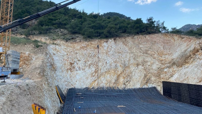 Manisa'da viyadük inşaatında demir çöktü: 9 yaralı