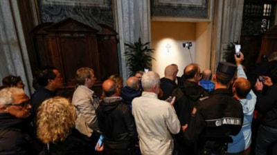 Roma'da Papa Francis'in kabri ziyaretçi akınına uğradı