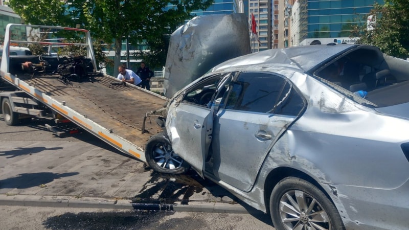 Diyarbakır'da refüje çarpan otomobil takla attı: 1 yaralı