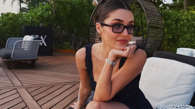 Hande Erçel ve Hakan Sabancı'nın Maldivler tatili