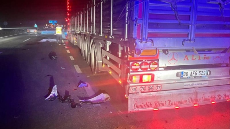 Antalya'da tıra arkadan çarpan motosikletin sürücüsü öldü