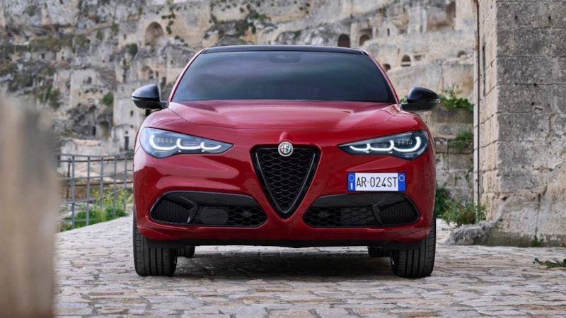 Görüntüler sızdırıldı: Yeni Alfa Romeo Stelvio böyle görünecek