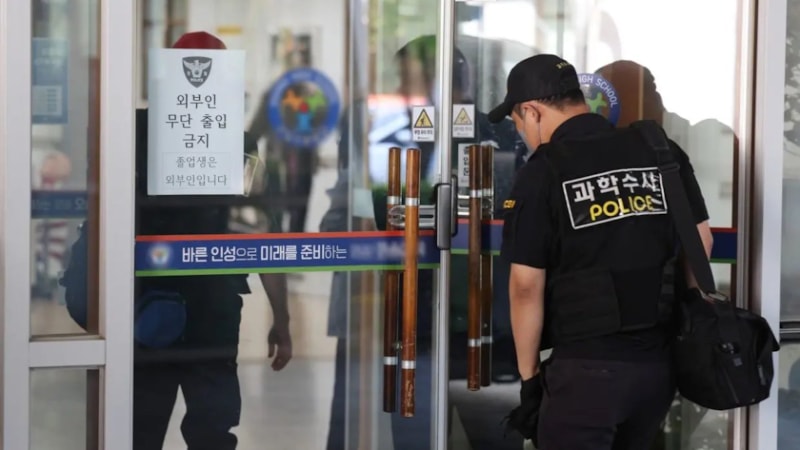 Güney Kore'de liseye bıçaklı saldırı