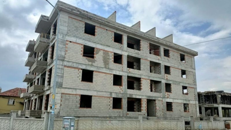 Isparta'da iş başvurusu için geldiği inşaatın asansör boşluğuna düşerek öldü