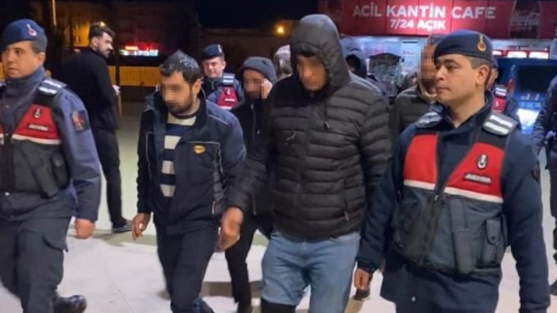 Bursa'da uyuşturucu partisine jandarma baskını: 8 gözaltı