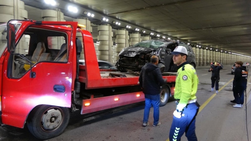 İzmir'de otomobil takla atarak metrelerce sürüklendi: 1 yaralı