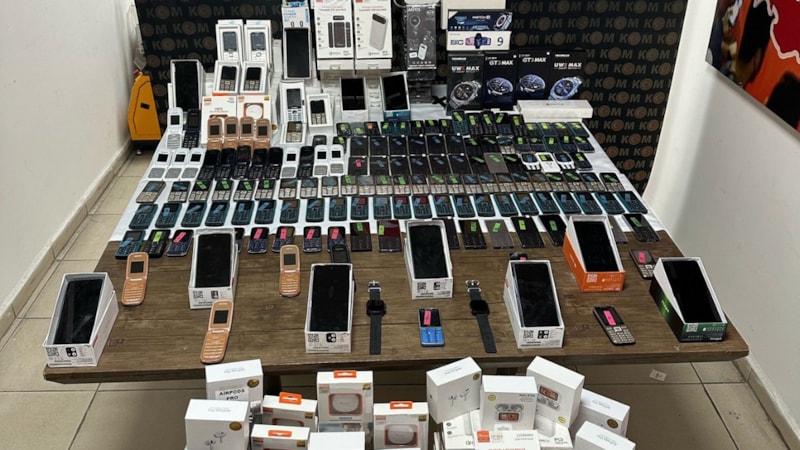 Karabük'te çok sayıda kaçak telefon ve elektronik eşya ele geçirildi