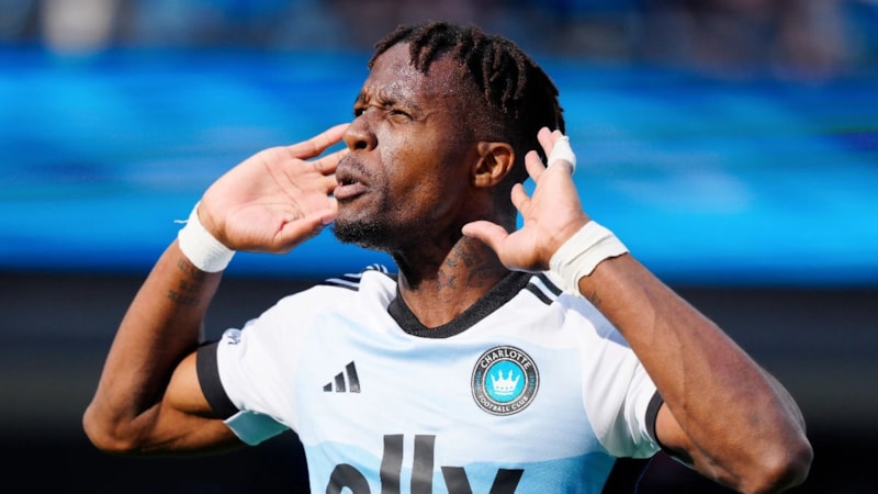 Wilfried Zaha'dan kendisine tepki gösteren taraftarlara cevap geldi