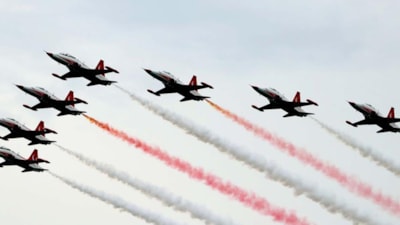 SOLOTÜRK ve Türk Yıldızları Akrobasi Timi'nden KKTC'de selamlama uçuşu