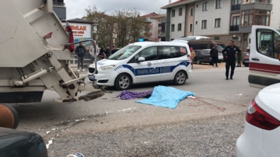 Sakarya'da çöp kamyonu, yayayı ezdi