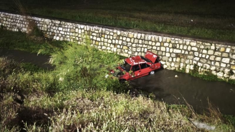 Denizli'de babasından kaçırdığı otomobille dereye uçan genç kaçamadı