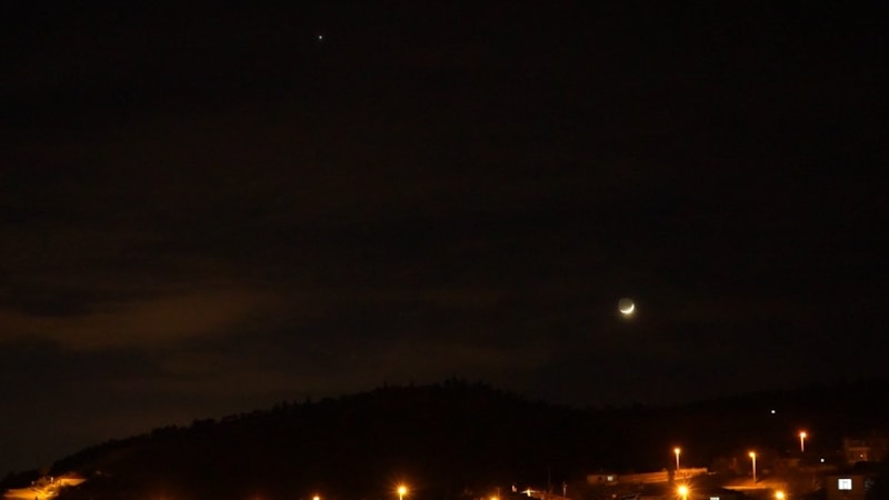 Kırıkkale semalarında hilal şeklindeki Ay ile Venüs birlikte görüntülendi