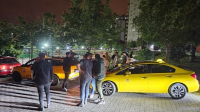 Adana'da taksi sürücüsü, korsan taksici ve yakınları tarafından darbedildi