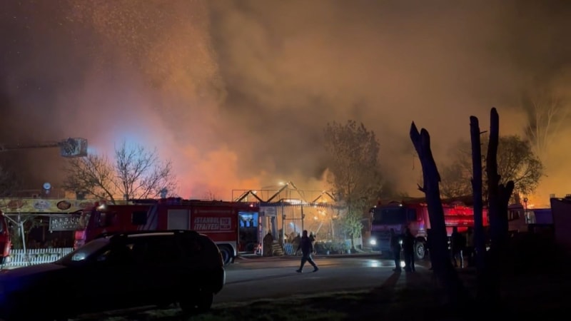 İstanbul Şile'de 6 restoran yandı: 3 kişi yaralandı