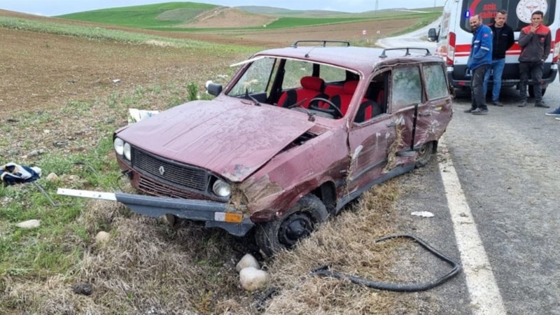 Çorum'da devrilen otomobildeki 6 kişi yaralandı