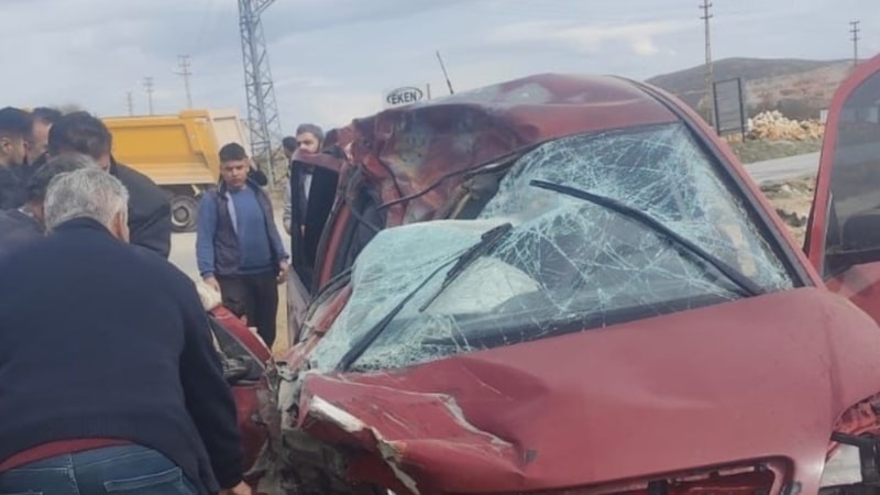 Kahramanmaraş'ta kamyonla çarpışan otomobilin 14 yaşındaki sürücüsü öldü