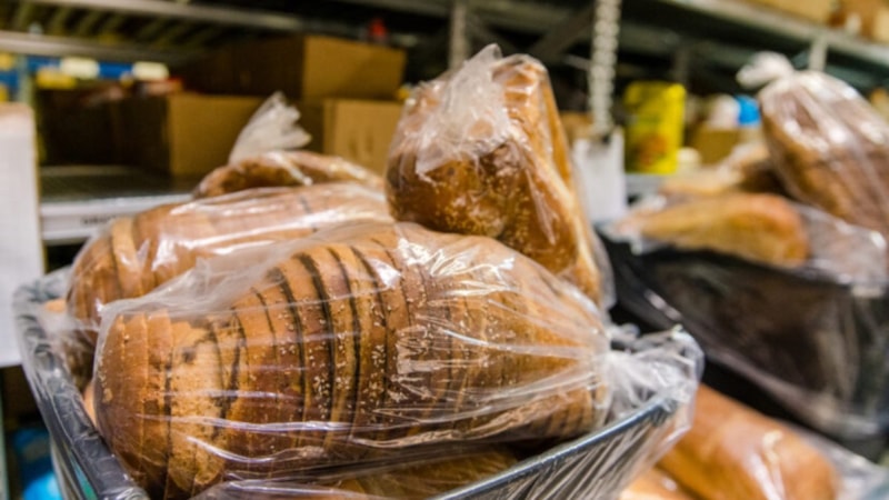 'İmha edin' uyarısı yapıldı: Ekmekler raflardan kalıyor! 818 kasa ekmeğin içinden çıkan şoke etti