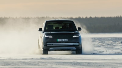 Elektrikli ilk Range Rover kameralara yakalandı