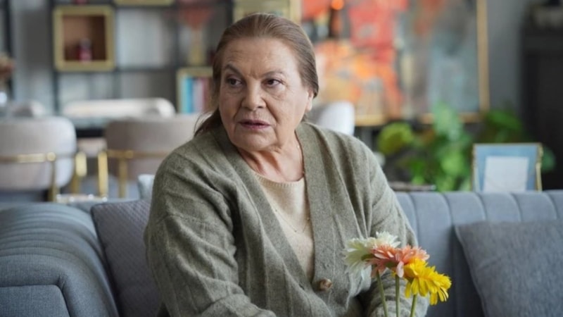 Ayrılık sinyali! Kızılcık Şerbeti Sölmez Hanım ölecek mi, diziden çıktı mı?