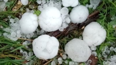 Kahramanmaraş'a ceviz büyüklüğünde dolu yağdı