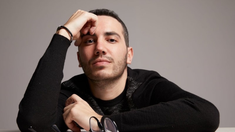 Arda Erel bizi hayat, aşk ve ülke üçgeninde baş başa bırakıyor: Aşklar ve Yalnızlıklar