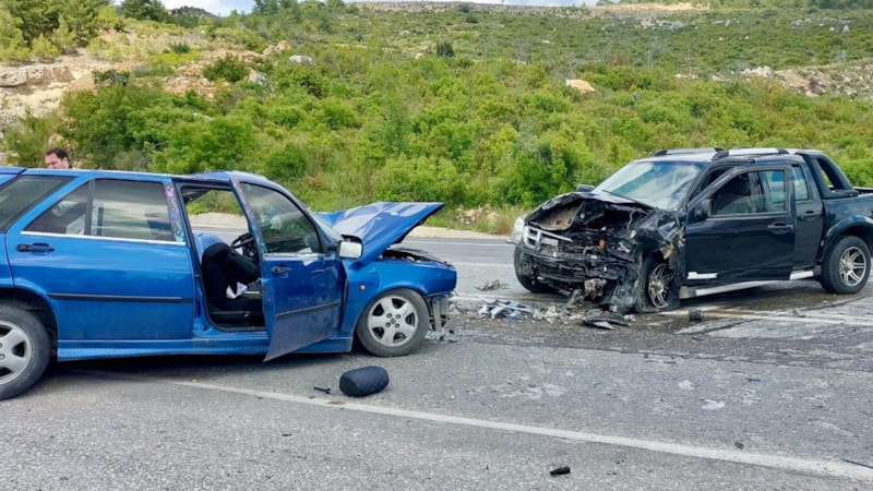 Antalya'daki kazada iki araç çarpıştı