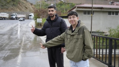 Gümüşhane'de otostop çeken öğrenciler, aracına bindikleri rektörü tanımadı