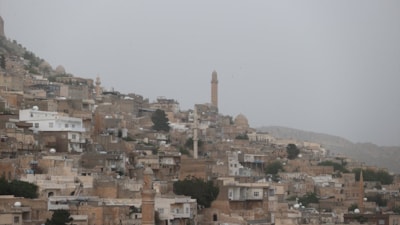 Mardin'in üzerini toz kapladı