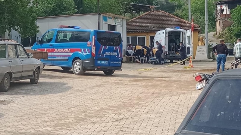 İzmir'de 3 kişiyi yaralayan saldırgan kaçtı