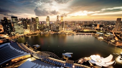 Oy kullanmanın zorunlu olduğu Singapur, bugün sandık başında