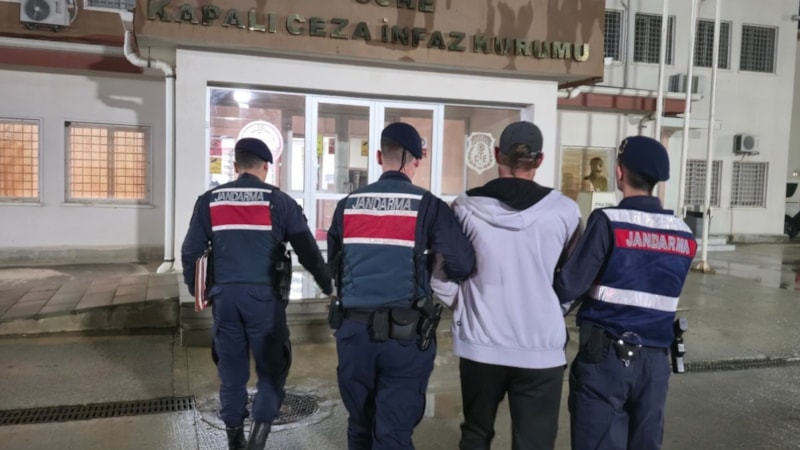 Muğla'da jandarma şüphesinde haklı çıktı: Aranan şahıs yakayı ele verdi