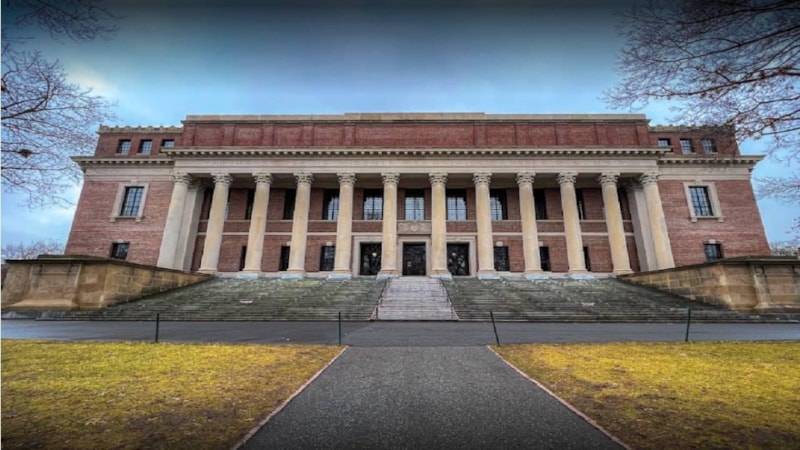 Harvard Rektörü Garber: Vergi muafiyetinin kaldırılması 'yasa dışı' olur