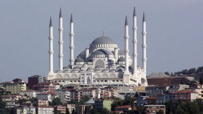 İstanbul'un silüetinde yer edinen Büyük Çamlıca Cami 6 yaşında