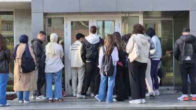 Düzce'de sınava hazırlanan gençlerin kütüphane kuyruğu