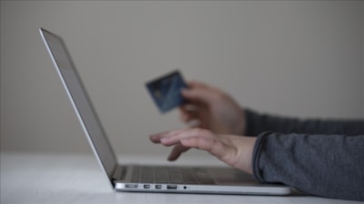 Yabancı E-ticaret sitelerinde bilgi paylaşırken dikkatli olunmalı