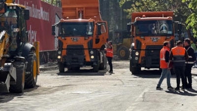 İstanbul’da çöken yolda onarım mesaisi sürüyor
