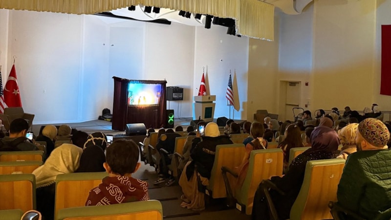 ABD turnesinde Türk gölge oyunu Karagöz, çocukları büyüledi