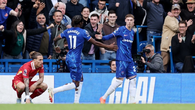 Chelsea, Liverpool'u 3 golle yıktı