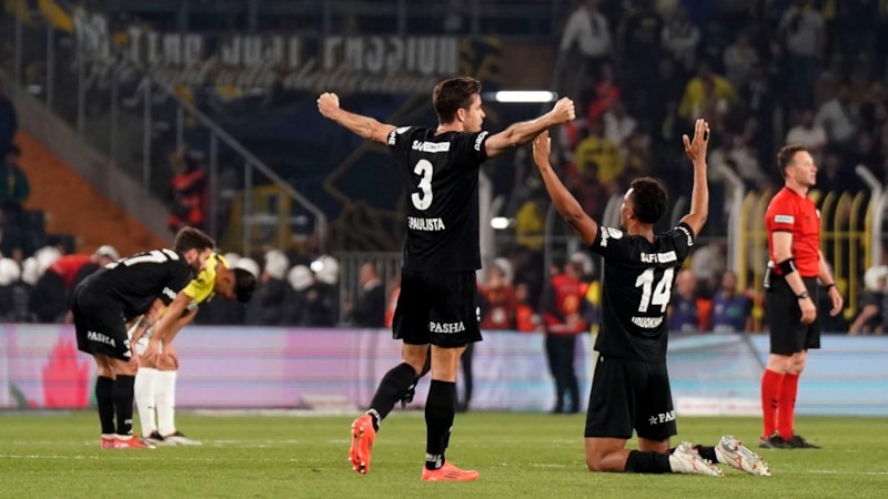 Beşiktaş, Fenerbahçe karşısında 20 yıl sonra ilki başardı