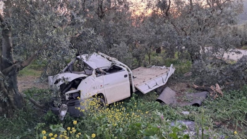 Bursa'da hurdaya dönen kamyonetten sürücüsü sağ çıktı