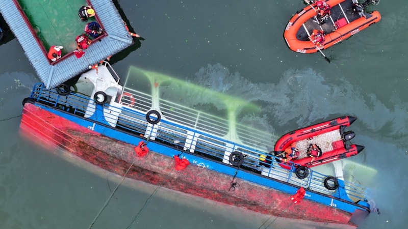 Çin'de turist tekneleri alabora oldu: 9 ölü, 70 yaralı