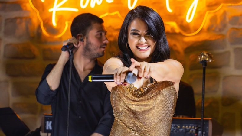 Zara'nın photoshop'lu sahne fotoğrafları gündem oldu! Takipçileri tepki gösterdi