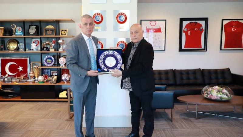 İstanbulspor Başkanı Sarıalioğlu'ndan TFF Başkanı Hacıosmanoğlu'na ziyaret