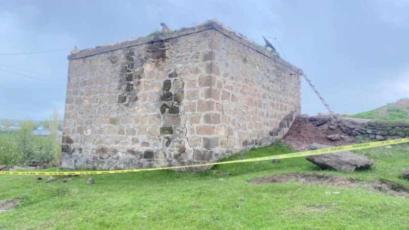 Muş'ta yaşlı kadın, çöken tavanın altında can verdi